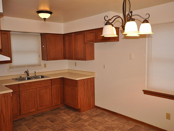 4th image of 521 Mayville St #523
