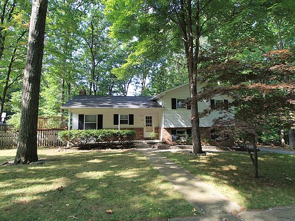 3rd image of 218 Oakley Dr