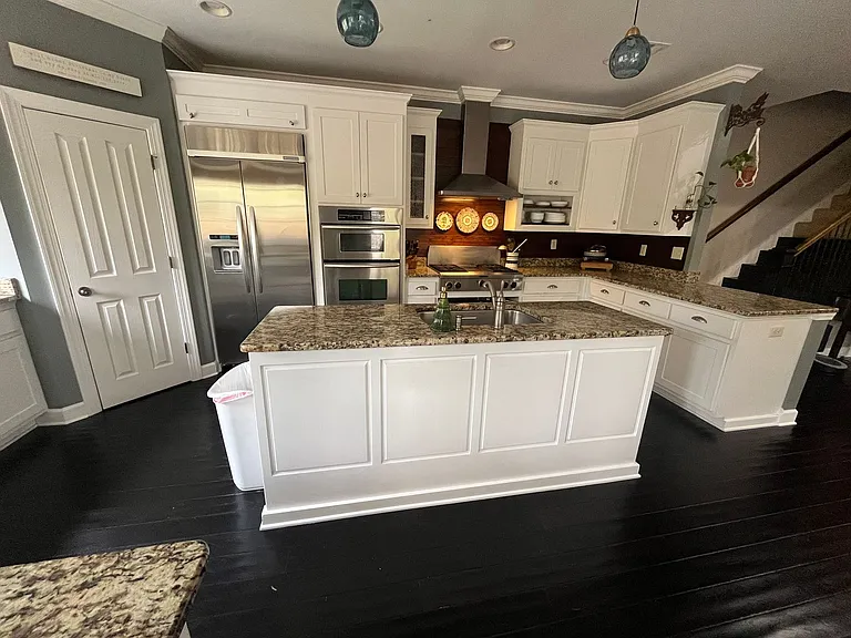 808 Old White Ln — Photo 13
