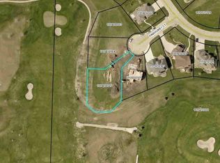 2150 Pinehurst Ct, Sioux Center, IA 51250