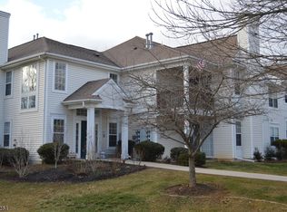 54 Overlook Dr, Stewartsville, NJ 08886