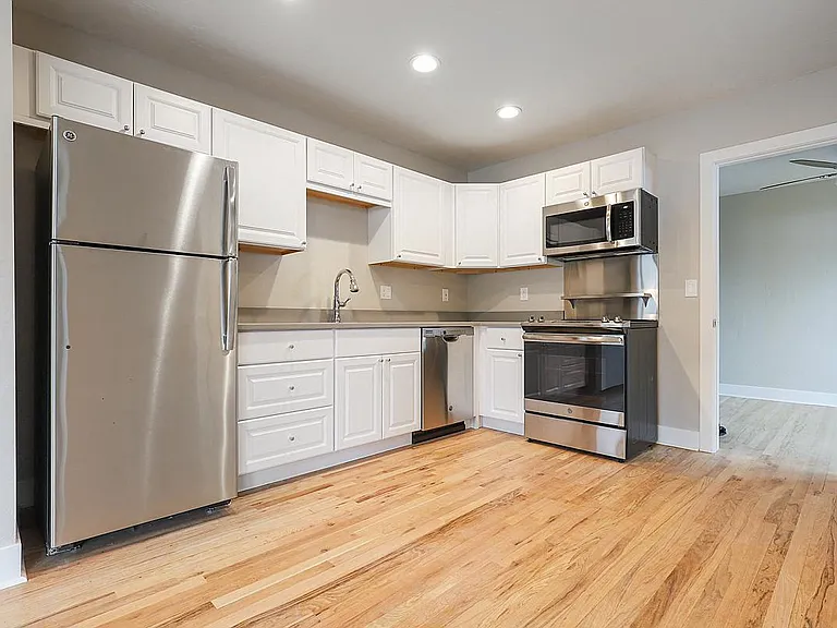 777 N Corona St — Photo 3