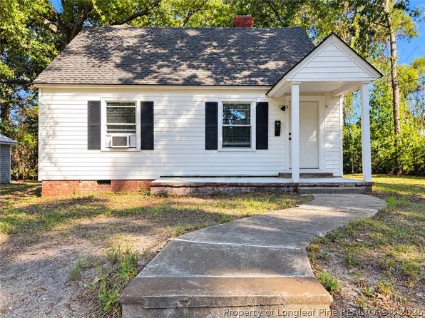 1049 Winslow St, Fayetteville, NC 28306