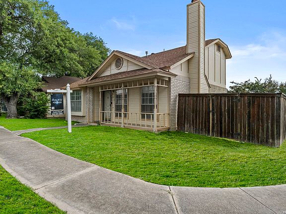 3rd image of 702 GARDEN MEADOW DR