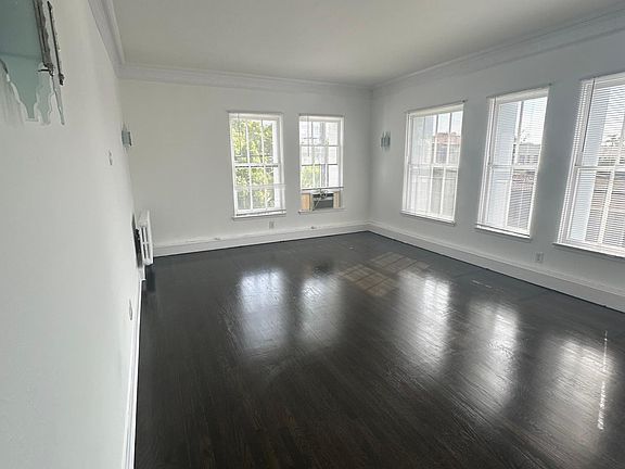 4th image of 100 N Sycamore Ave #22