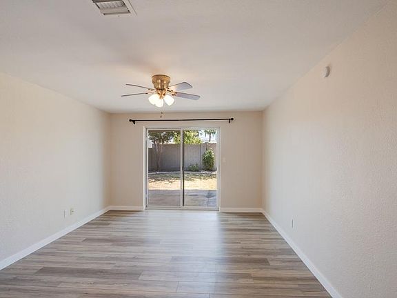 3rd image of 3713 E Paradise Dr