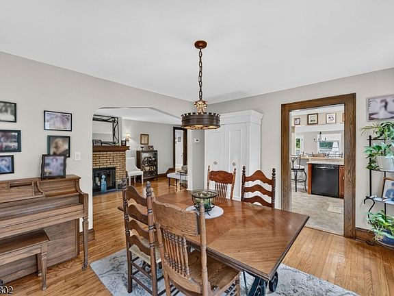 3rd image of 21 Crossbrook Rd