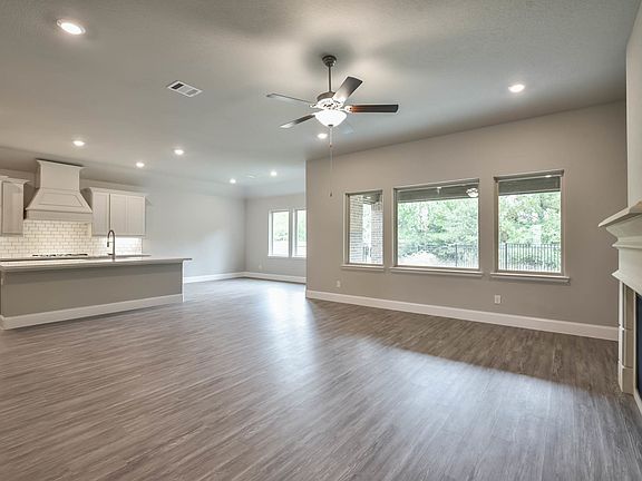 Plan 5019 Living Area