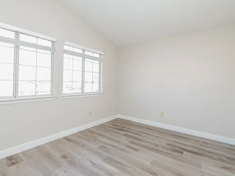 1517 Los Alamos Dr — Photo 12
