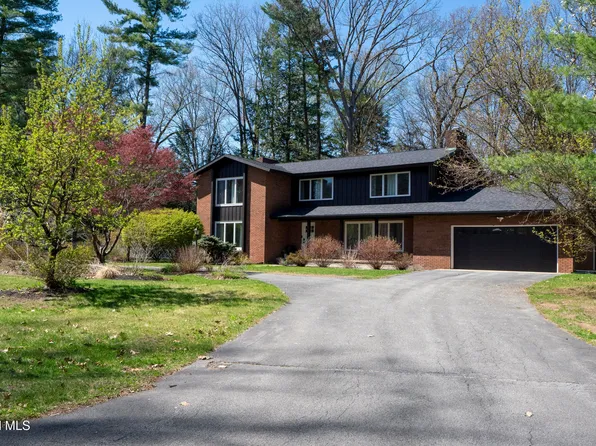 15 Roberts Lane, Saratoga Springs, NY 12866