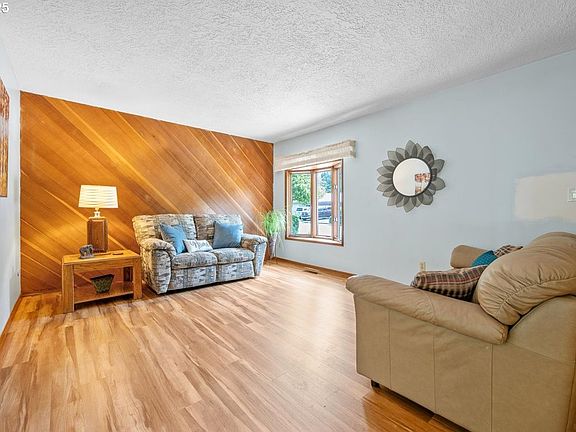3rd image of 4735 SE Brookside Dr