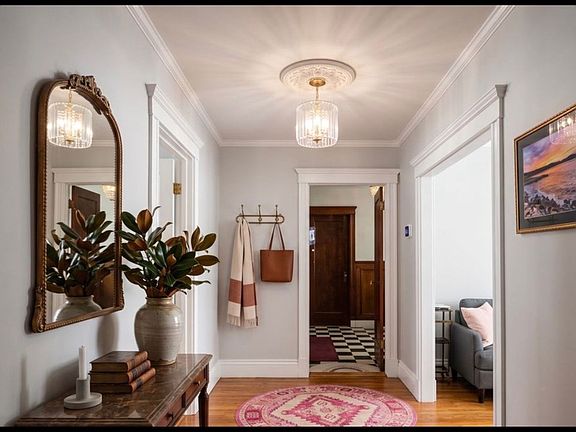 2nd image of 30 Chiswick Rd APT 5