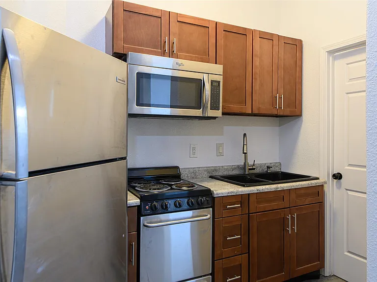 4705 Lyons Ave #7 — Photo 3