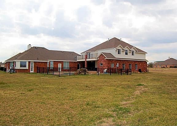 3rd image of 900 Scarlett Dr