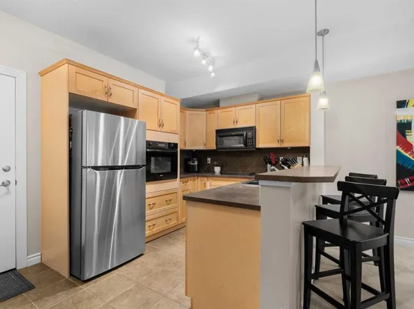 60 E Royal Oak Plz NW #117, Calgary, AB T3G 0A7