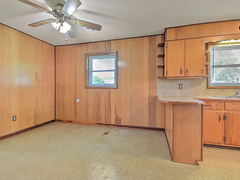 208 Hogan Ave — Photo 7