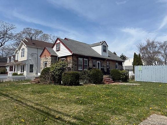 4th image of 2571 Beltagh Avenue