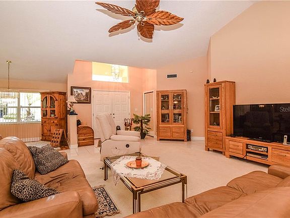 3rd image of 11598 Shelly Cir