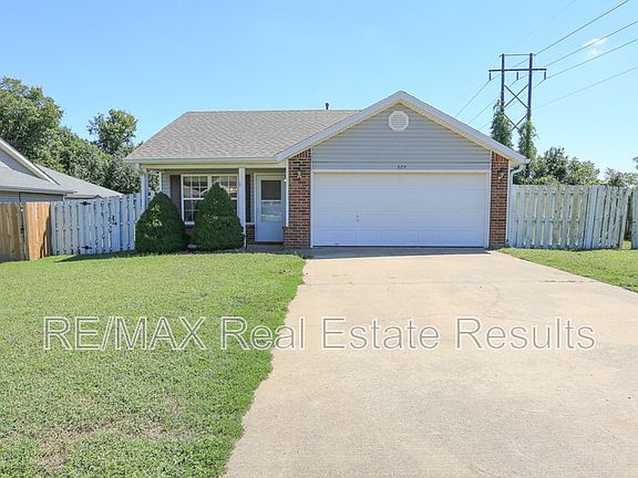 2nd image of 829 SW Arrowhead Dr