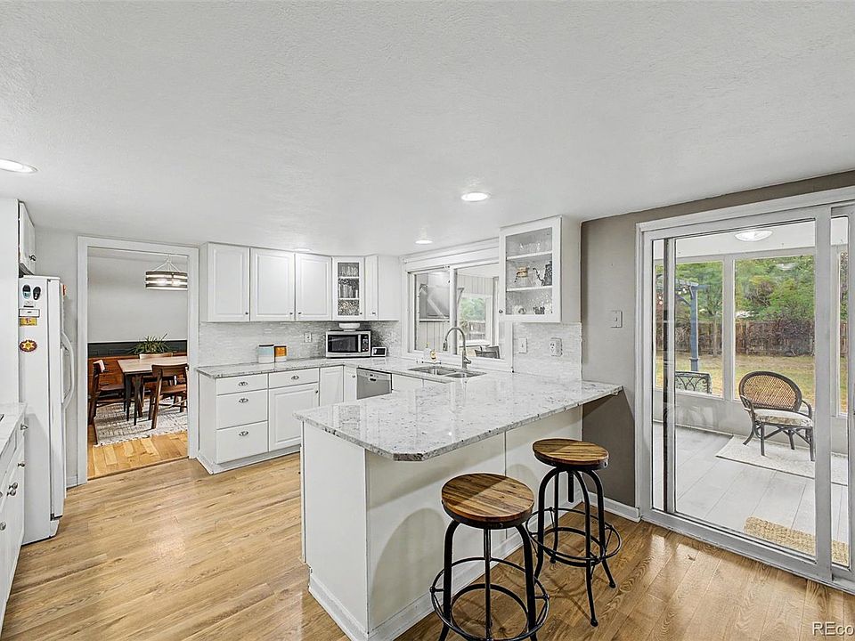 1st image of 320 Oswego Court