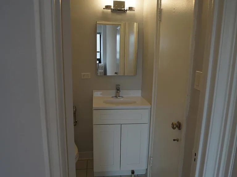 10 W Elm St — Photo 27