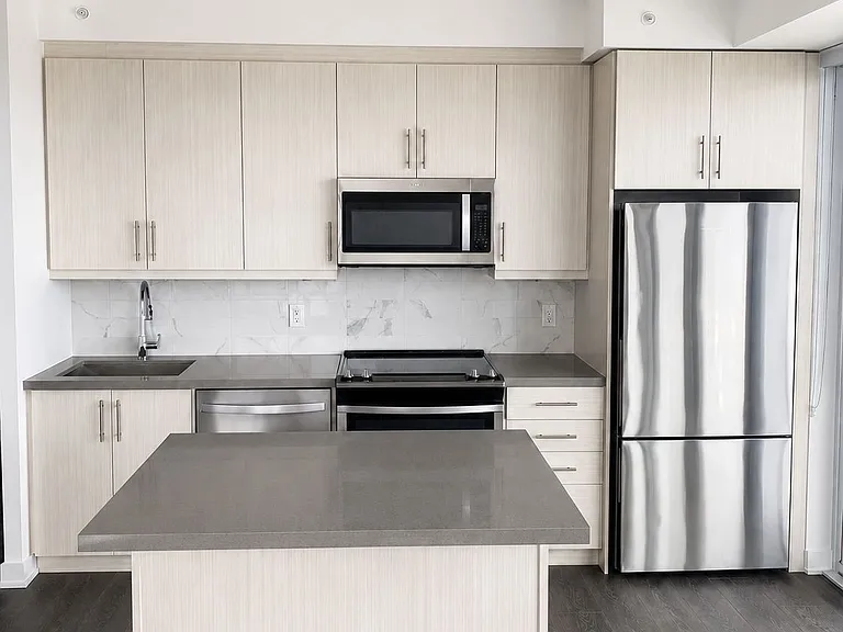 85 Oneida Cres #1704 — Photo 2