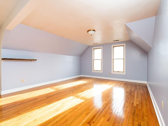 2nd image of 135 Green St #5