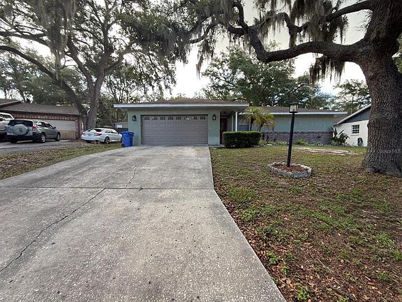 2nd image of 2209 Boxwood Way