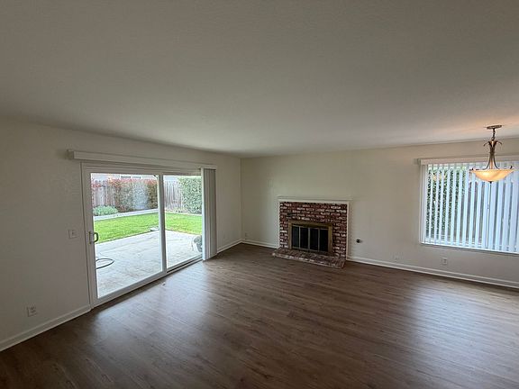 5th image of 1310 Lesley Ct
