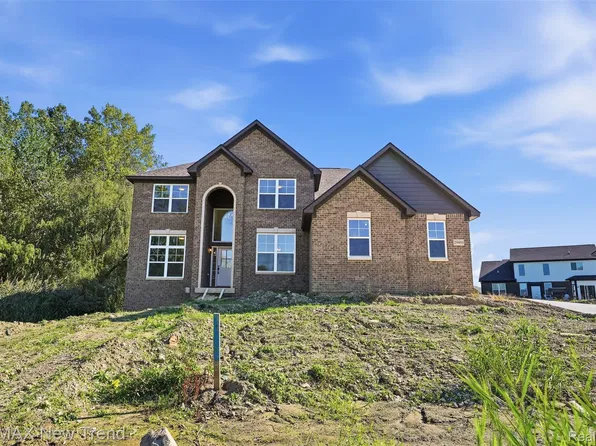 24488 Pembrooke Dr, South Lyon, MI 48178
