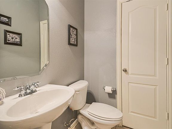 5th image of 1016 Crest Meadow Dr