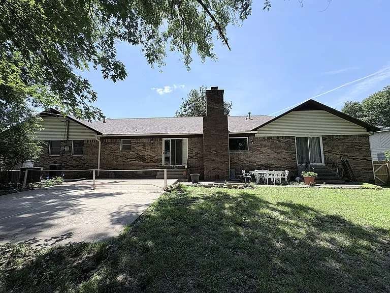 1365 W Twin Springs St — Photo 3