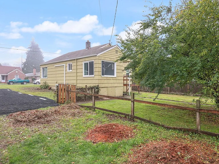 1223 Puget St NE — Photo 25