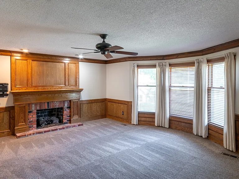 1307 NE 96th Ter — Photo 11