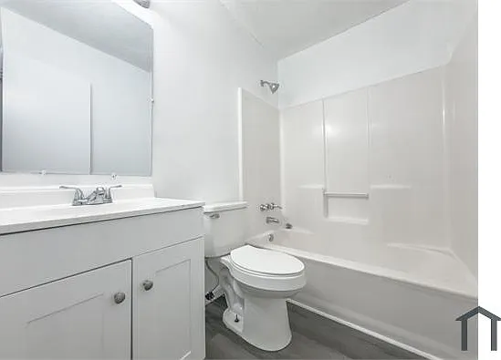 121 Langley Dr #D — Photo 5