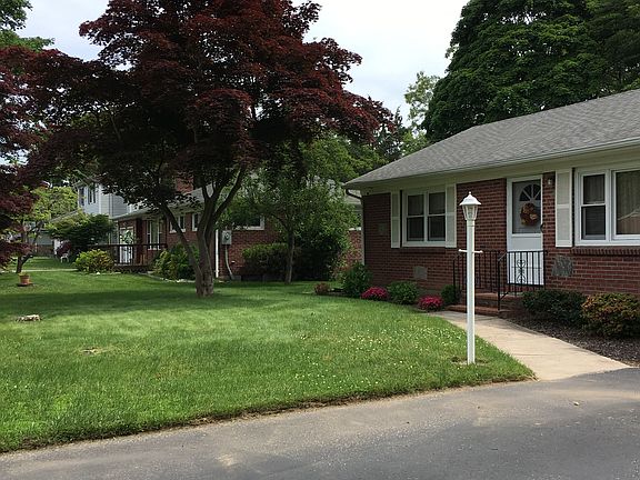 2nd image of 85 E Masem Sq