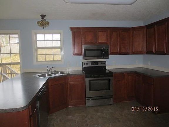 3rd image of 437 Cypress Pl