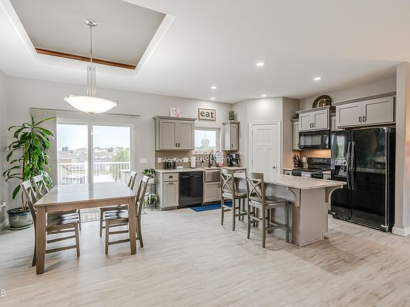 4th image of 707 Walter Way
