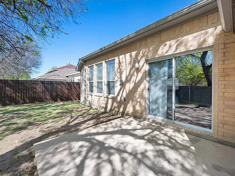 2204 Windcastle Dr — Photo 35