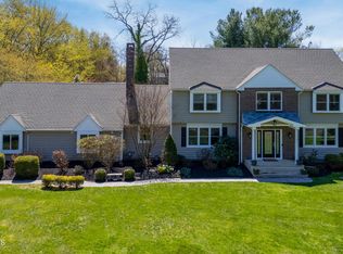 6 Page Dr, Lincroft, NJ 07738