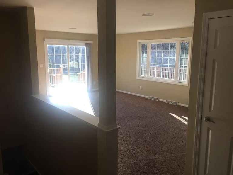 912 Hawthorne Dr — Photo 7