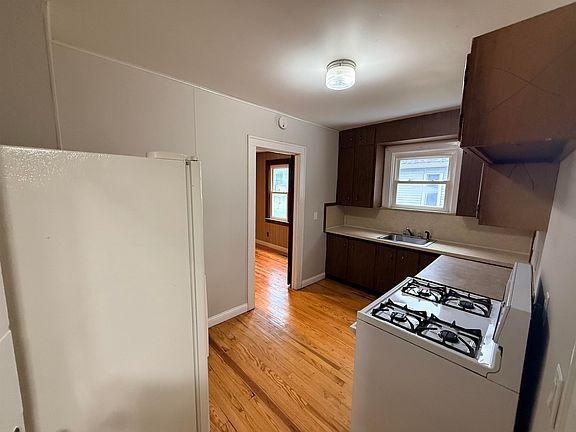 4th image of 409 Harvard St