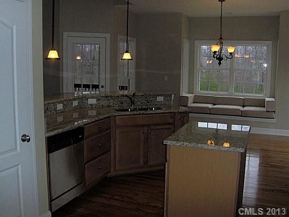 4th image of 2 Gateway Ln