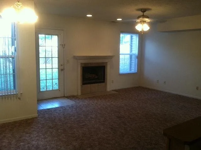 3 bed, 2.5 bath, 1688 sqft, $1,650 — Photo 3