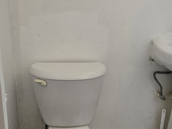 4th image of 8612 102nd St APT 2