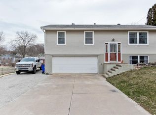 3002 12th Ave SW, Cedar Rapids, IA 52404
