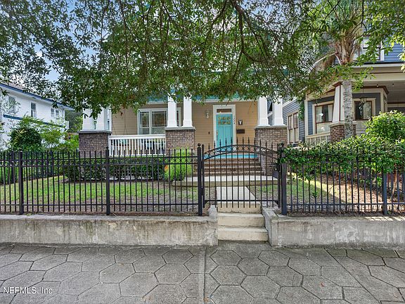 3rd image of 1224 N MARKET Street