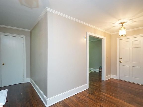 3rd image of 125 Dellwood Dr