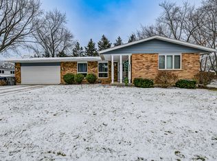 1441 Century Oaks Dr, Elgin, IL 60123