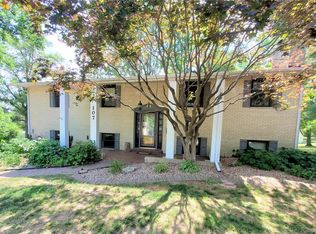 107 Viola Dr, Troy, IL